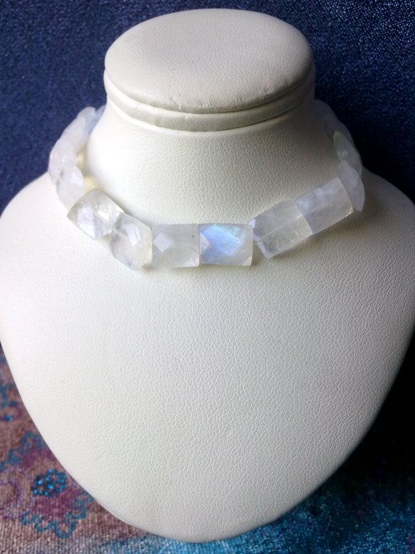 szivárvány holdkő